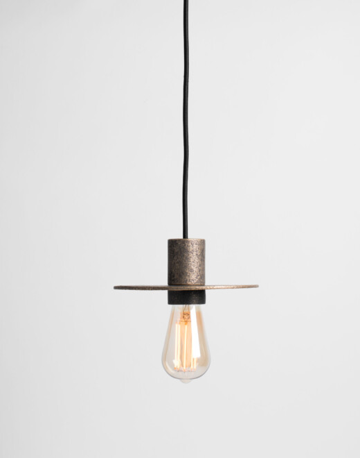 Kibo Rohbronze + Led Leuchtmittel ST64 Bernsteinfarben